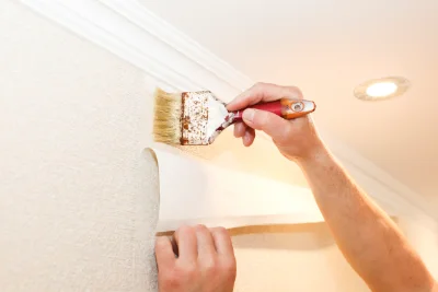 Pose de papier peint à Chénelette — revêtements muraux et toiles de verre